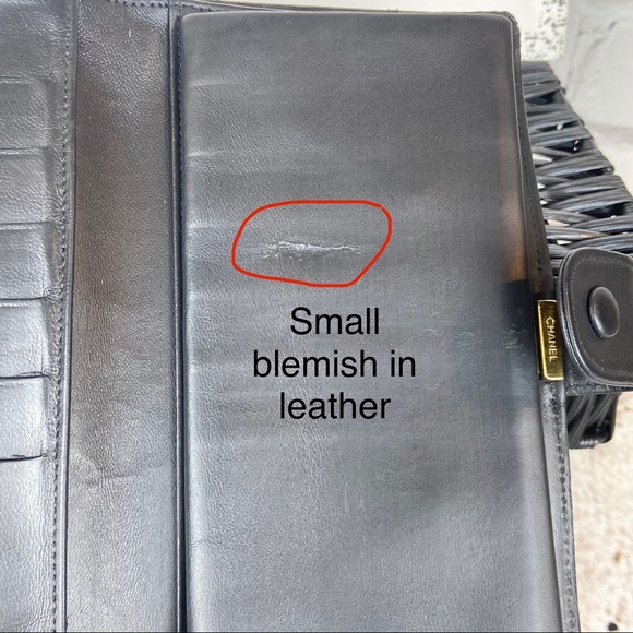 CHANEL leather wallet crossbody on chain - Picture 6 of 16